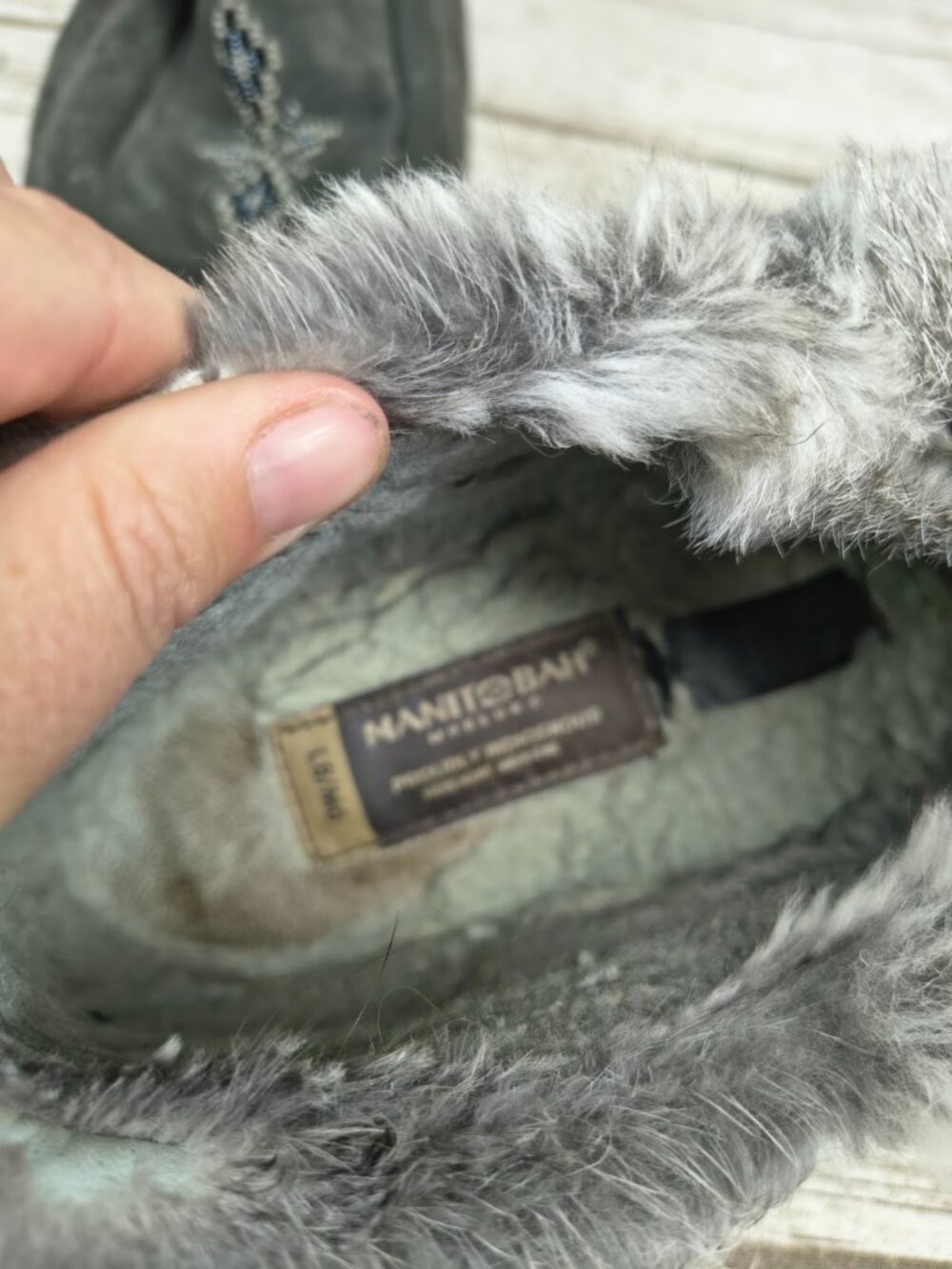 Manitobah Mukluks Short Grey Ankle Boots Women Size 8 - Picture 4 of 9